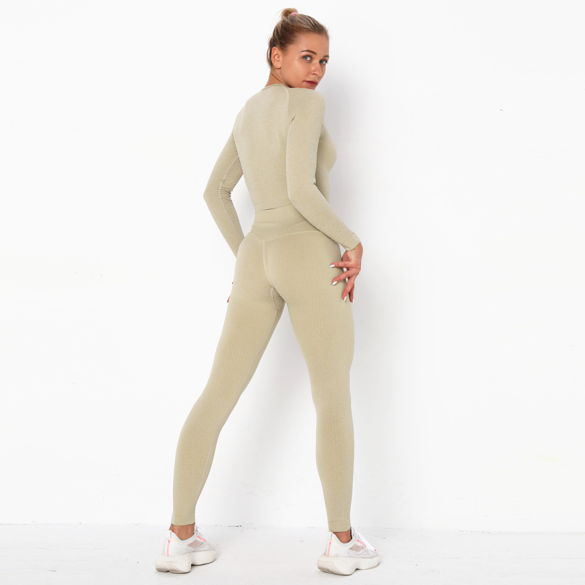 Seamless Long-Sleeved Hip-Lifting Yoga Suit NSNS12250