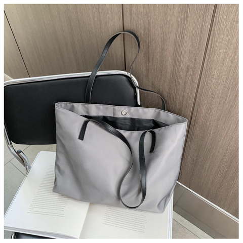 Simple Large Capacity One-shoulder Tote Bag display picture 7