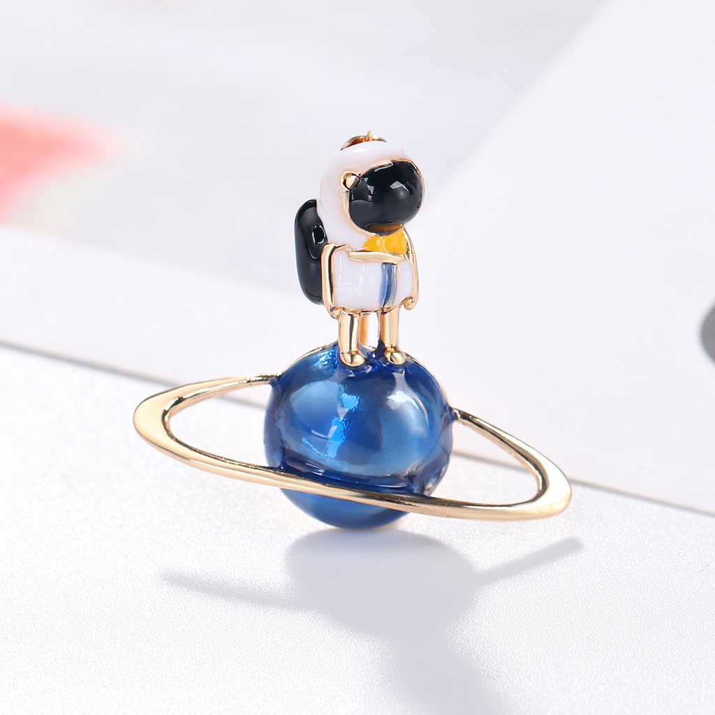 Blue Planet Astronaut Fashion Brooch display picture 2