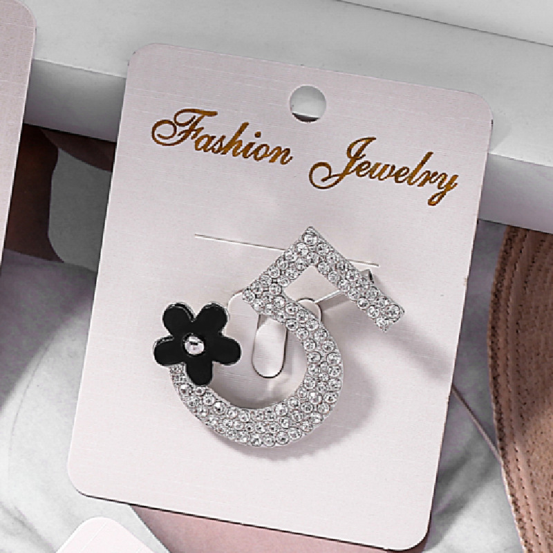 歐美跨境熱銷飾品 5字黑白花朵胸針 高檔小香風別針鑲鑽毛衣胸花