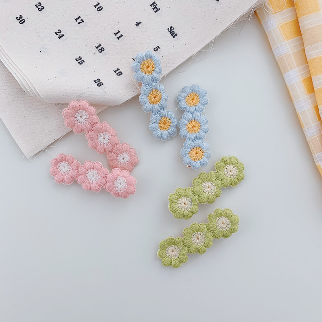 Korean Small Daisy Flower Wool Edge Clip Candy Color Bangs Hairpin Wholesale display picture 9