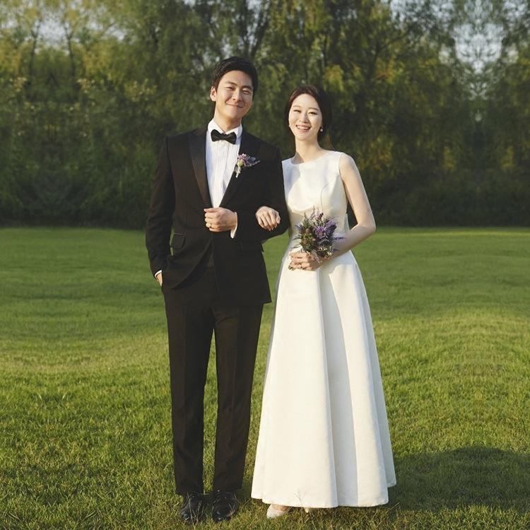 2026 New Satin Off-Shoulder Long White Dress, Simple Forest-Style Bride Wedding Travel Photography Light Wedding Dress