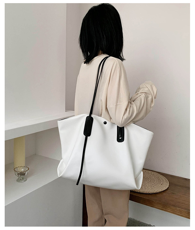 Soft-faced One-shoulder Women's New Autumn Tide Korean Large-capacity Simple Fashion Tote Handbag display picture 6