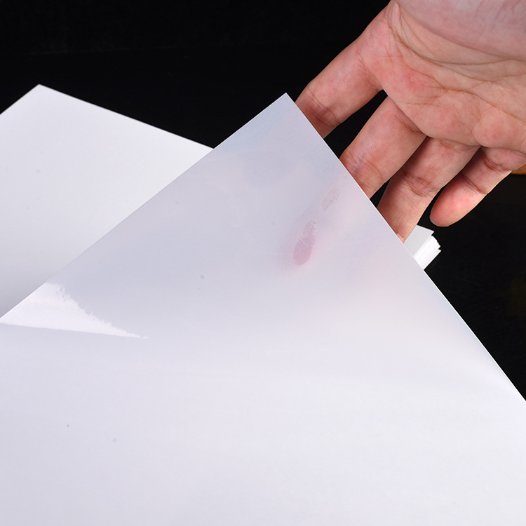 Amazon en stock PP brillante autoadhesivo láser de inyección de tinta de papel autoadhesivo impermeable PP sub-superficie de papel sintético