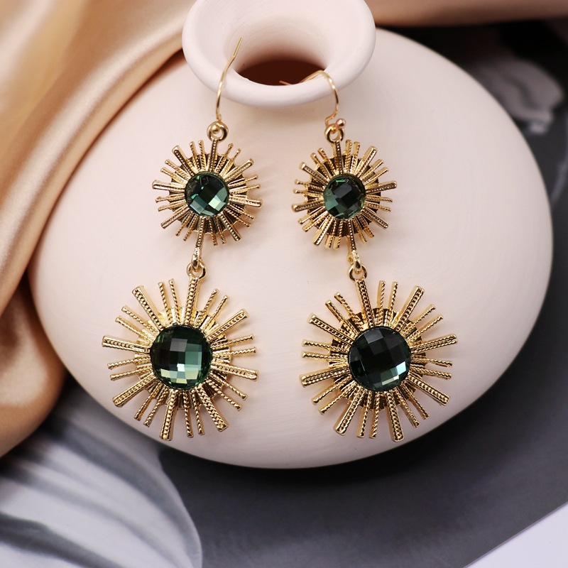 Gold Round Color Gemstone Earrings Black Sun Star Pendant Exaggerated Earrings Wholesale Nihaojewelry display picture 4