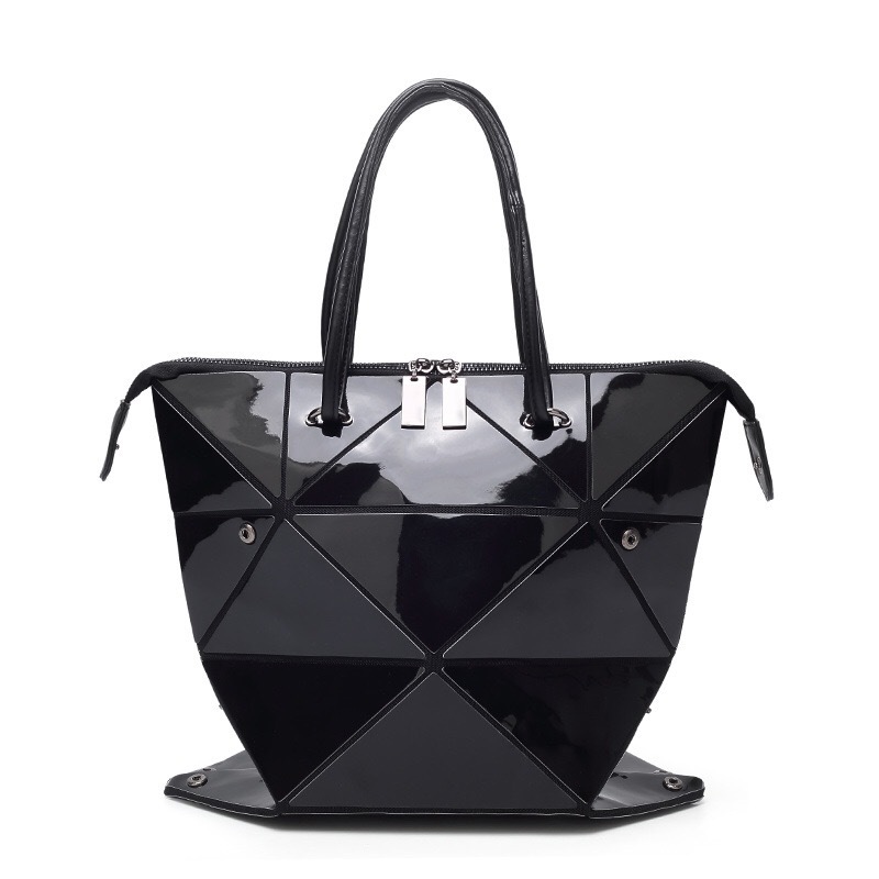 Japanese matte leisure and environmentally friendly handbag with versatile folding four in one deformation bag, patent_voghion.com