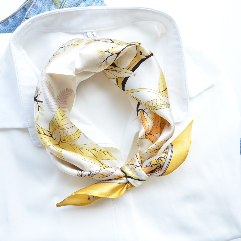 缤纷秋叶印花真丝丝巾女春秋季学生蚕丝小方巾夏季装饰百搭小领巾