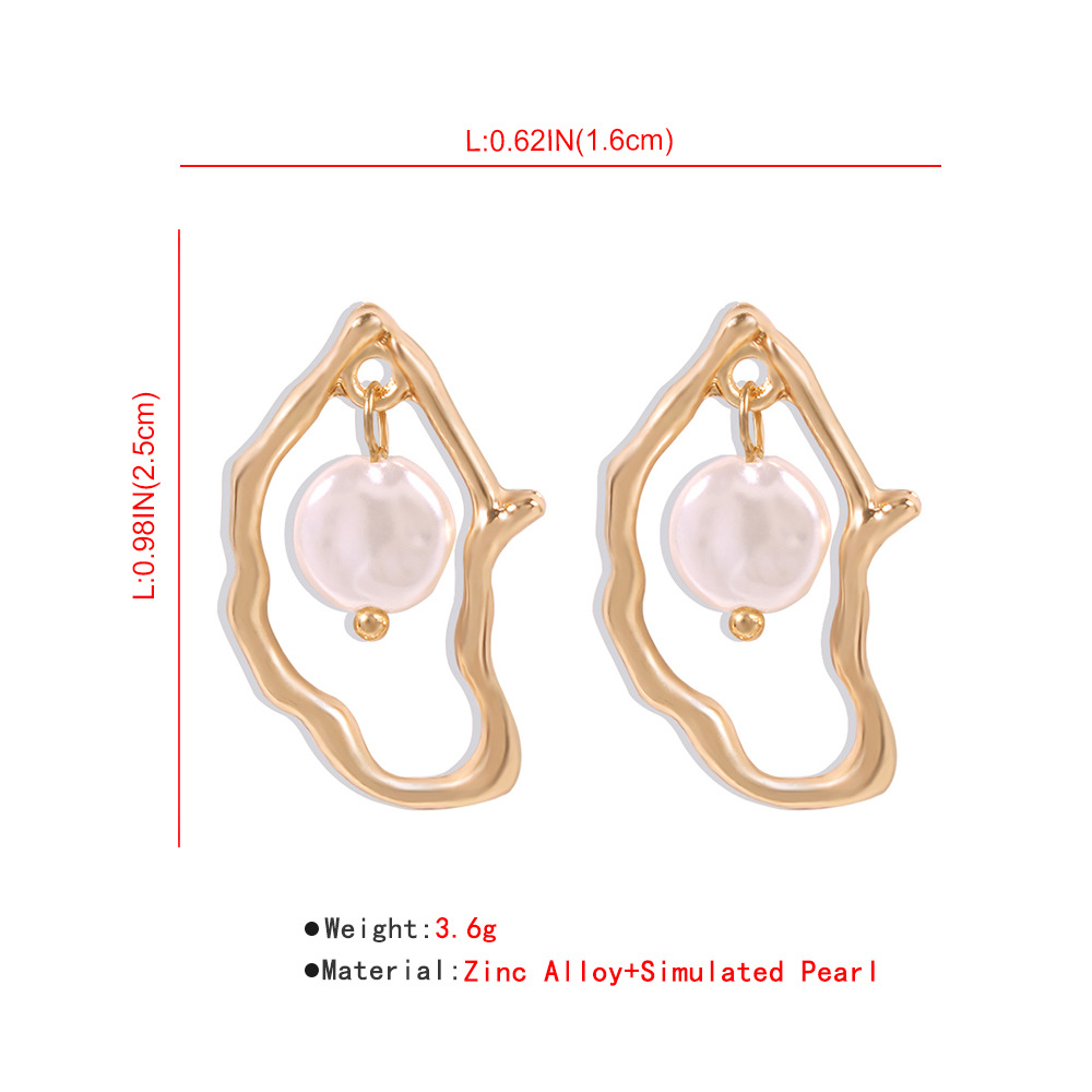 Fashion Irregular Pearl Earrings Wholesale Women's Geometric Stud Earrings Nihaojewelry display picture 1