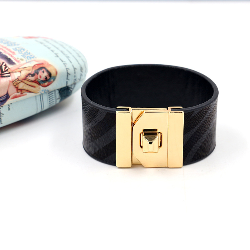 New Pu Leather Zebra Pattern Women&#39;s Wide Bracelet Fashion Bracelet Wholesale display picture 5