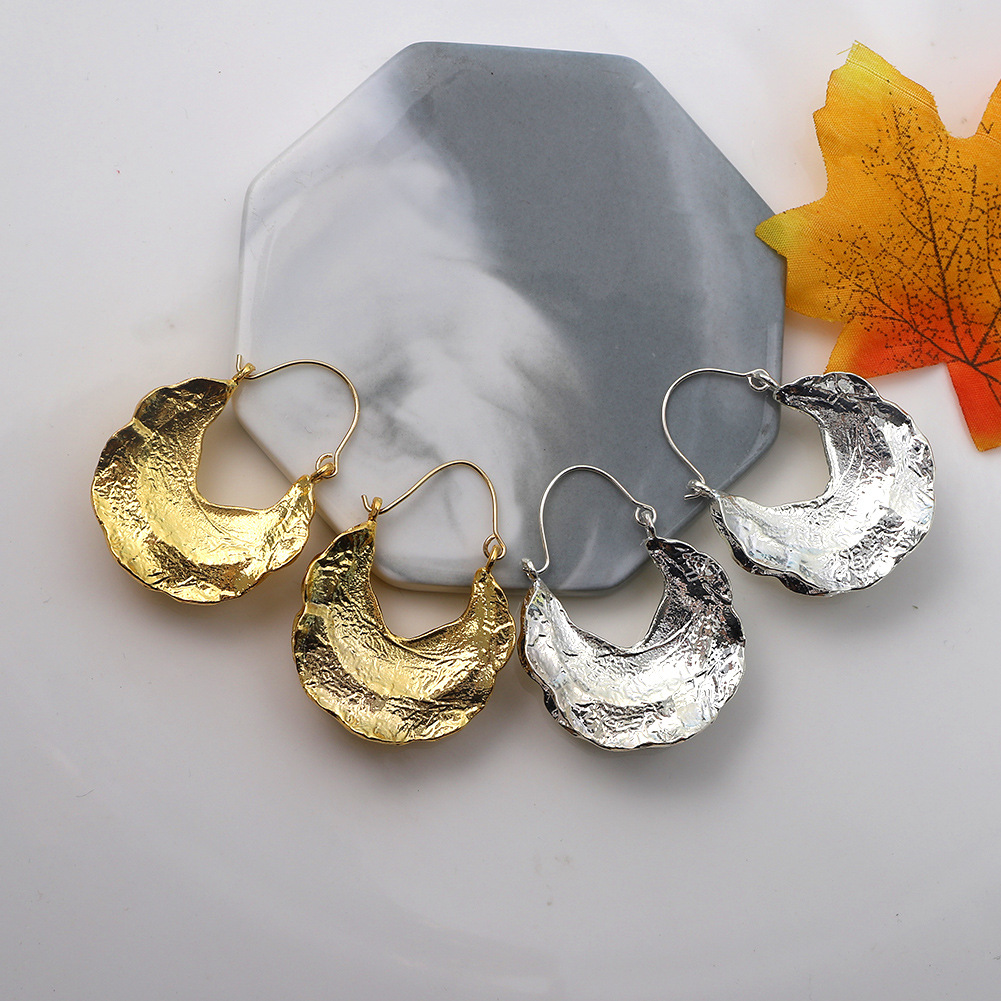 Concave-convex Metallic Luster U-shaped Alloy Earrings display picture 2