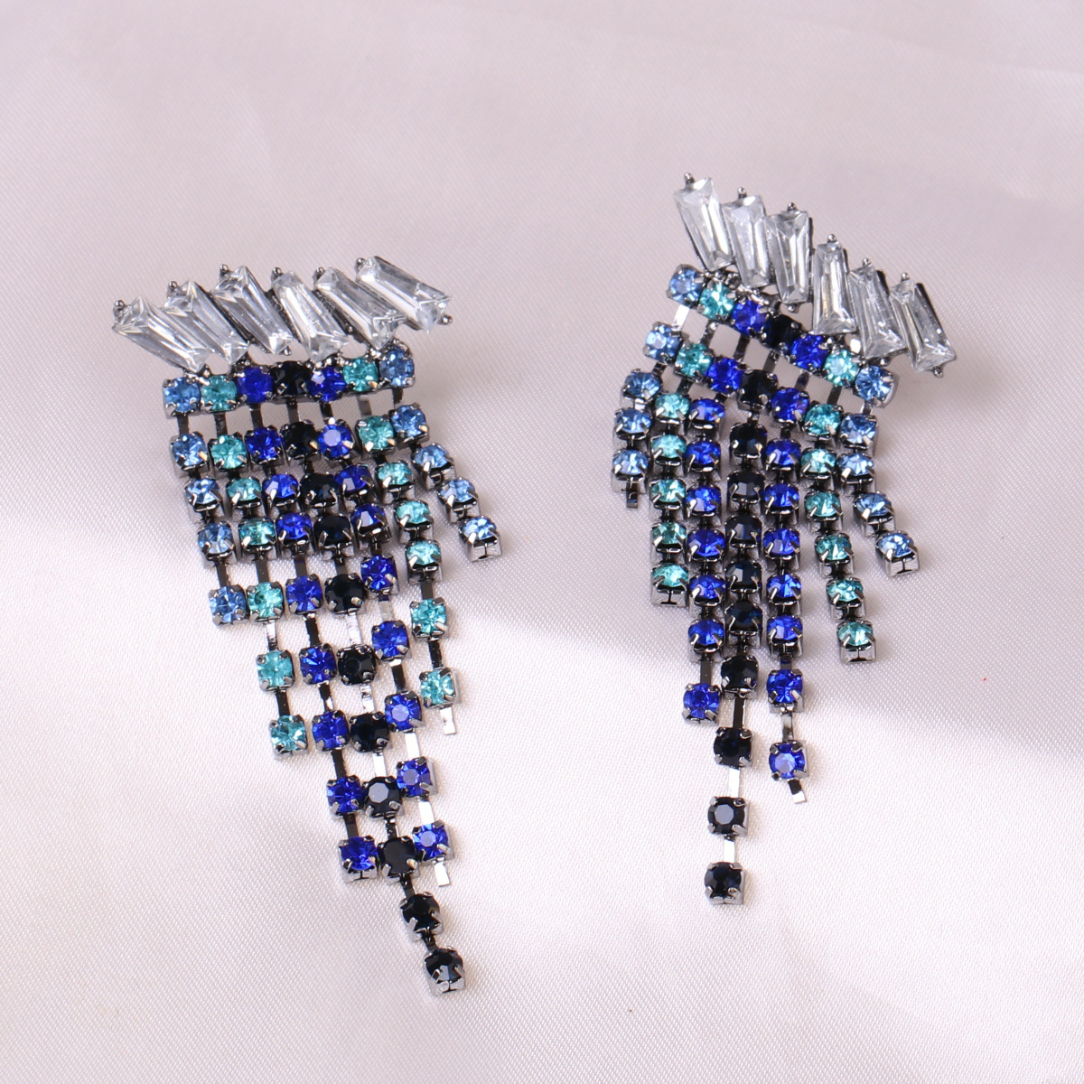 Hot Selling Fashion All-match Diamond-studded Tassel Earrings Wholesale display picture 8