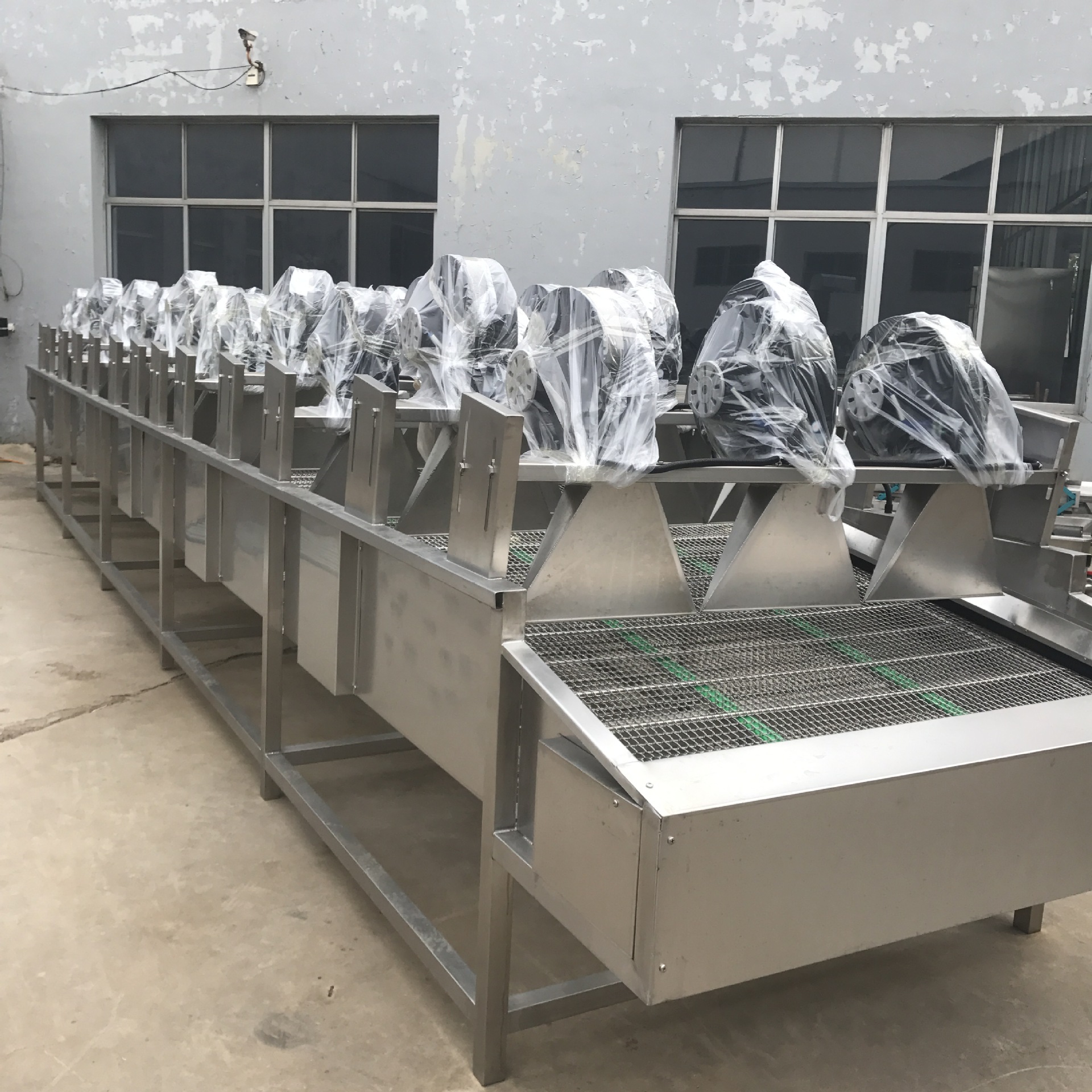 鸡爪油污袋清洗机 全自动滚筒洗袋机 软包装表面清洗风干机线厂家