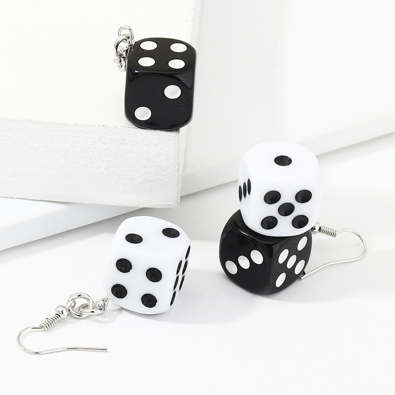 Trendy Funny Fun Dice Earrings Retro Fashion Ear Stud Earrings display picture 3