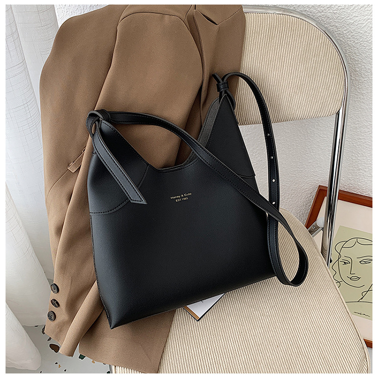 Fashion Simple  Messenger Shoulder Bag display picture 3