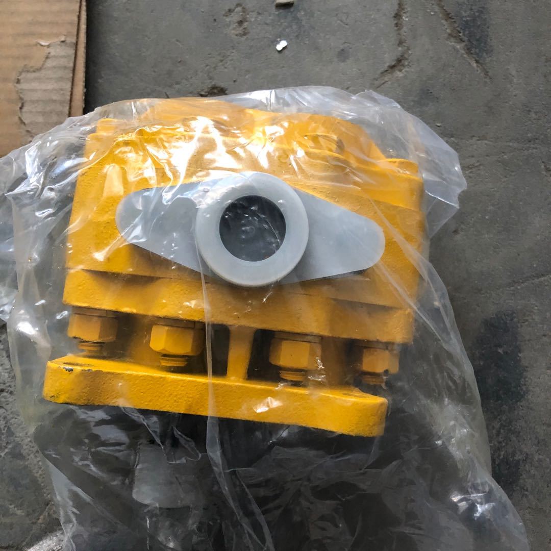 供应  山推 SD22 推土机 07432-71203变速泵推土机 配件