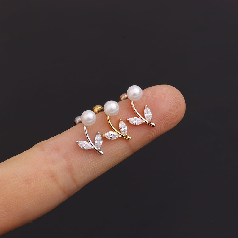 Ear Cartilage Rings & Studs Simple Style Flower 316 Stainless Steel  Copper Inlaid Pearls display picture 5