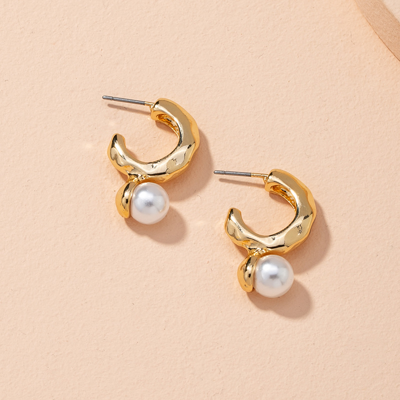 Retro Simple Pearl Earrings display picture 5