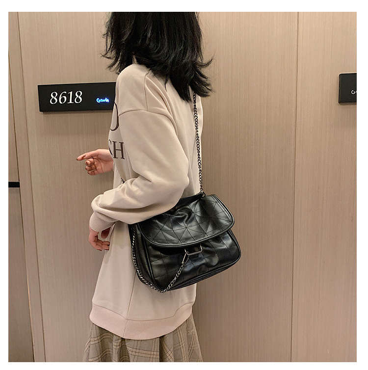 Small New Autumn Fashion Rhombic Chain Simple Messenger Small Square Bag display picture 6