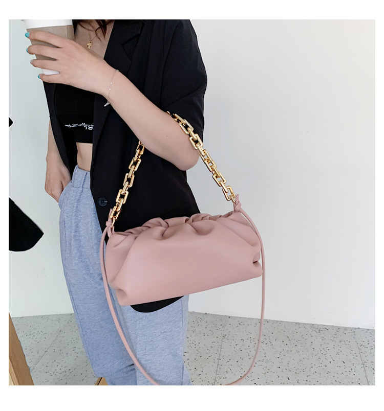 Beliebte Frauen Sommer New Fashion One Shoulder Achsel Cloud Messenger Bag Großhandel display picture 8