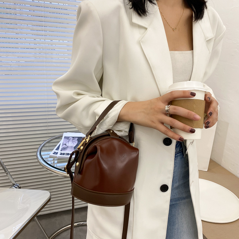 Texture bucket bag women's bag 2020 new trendy autumn and winter fashion versatile cross-body bag women'S INS single shoulder bag Korean edition