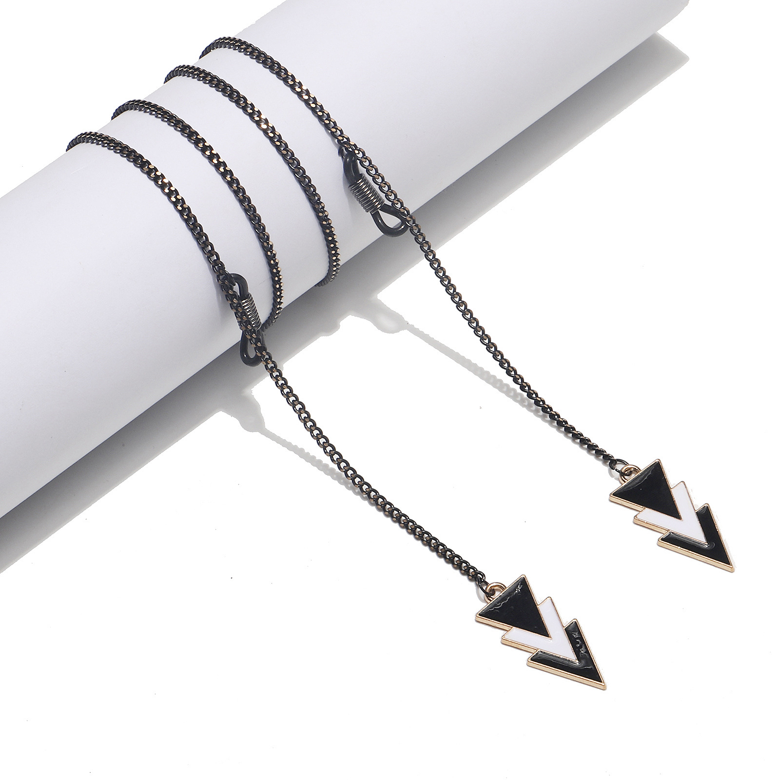 Fashion Simple Black Triangle Pendant Sunglasses Hanging Chain Wholesale Nihaojewelry display picture 1