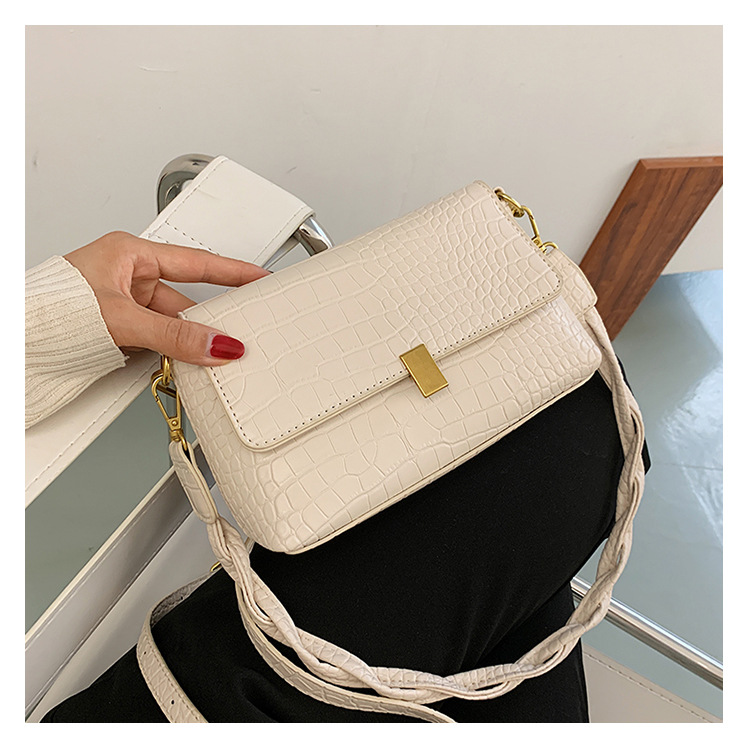 New Trendy Fashion Wild Retro One-shoulder Messenger Korean Small Square Bag For Women display picture 3