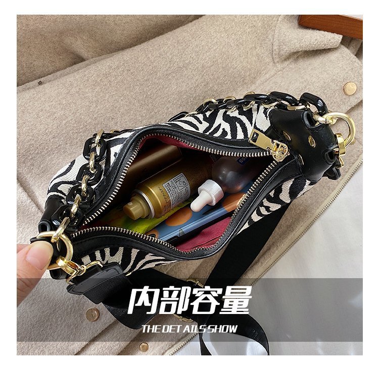 Armpit Shoulder Messenger Dumpling Bag display picture 21