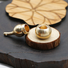 Brass keychain, copper hollow, open in the middle, gourd-shaped car decoration pendant, suitable for both men and women