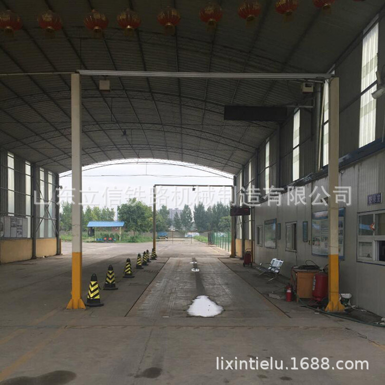 Vehicle outline size detector railway locomotive vehicle external outline size detection system