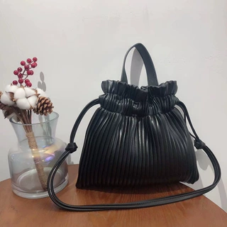 斜挎包潮包包女斜挎简约褶皱托特手提女包包包2020新款