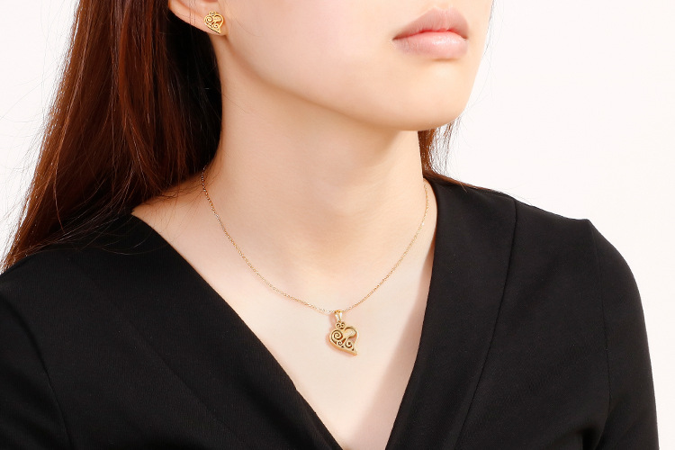 new Korean fashion stainless steel heart-shaped hollow letters mama sets wholesale nihaojewelry