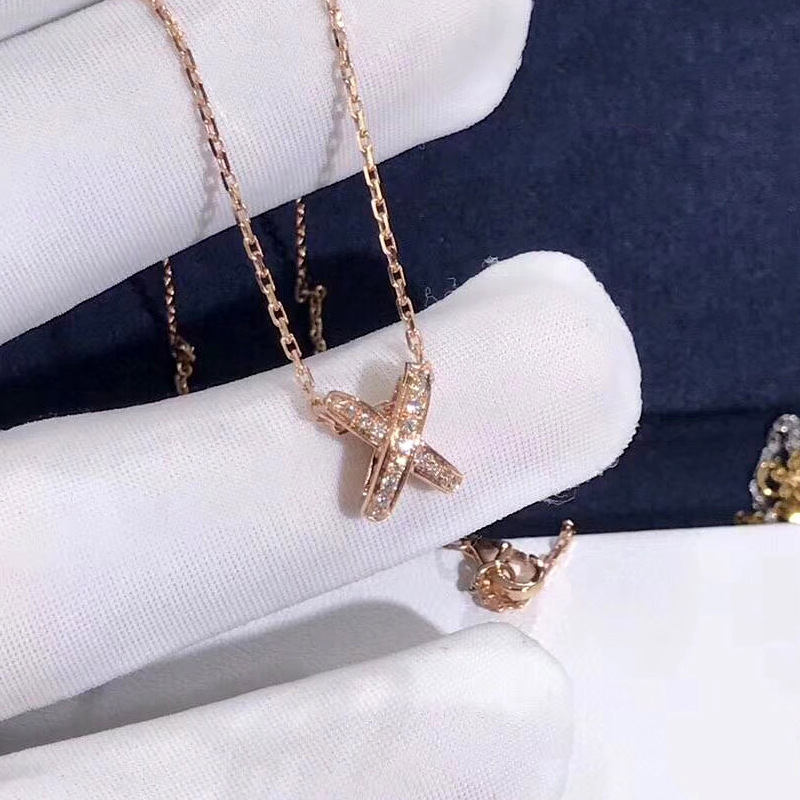 Elegant necklace