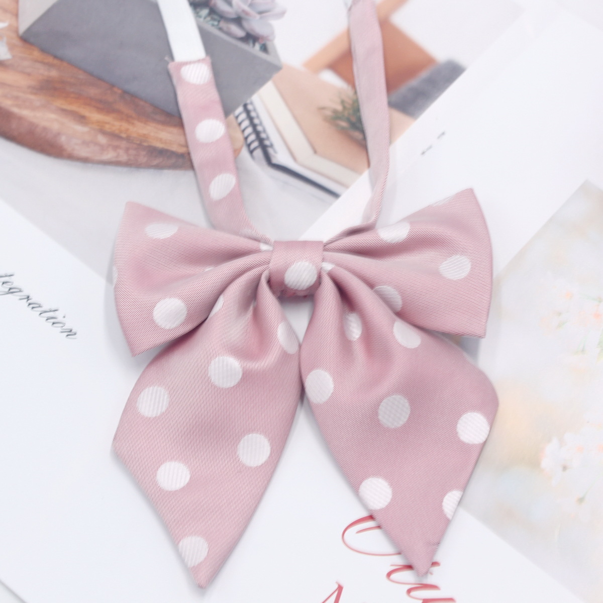 Punto de fabricante para niñas pajarita de plumas de cuerno afilado coreano casual color sólido lazo de onda grande JK uniforme cuello flor