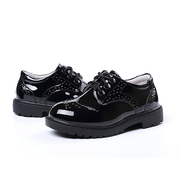 Кожаные туфли для мальчиков, студенческие 2023 новые средние и большие дети, весенне-осенние детские черные британские часы, обувь для выступлений