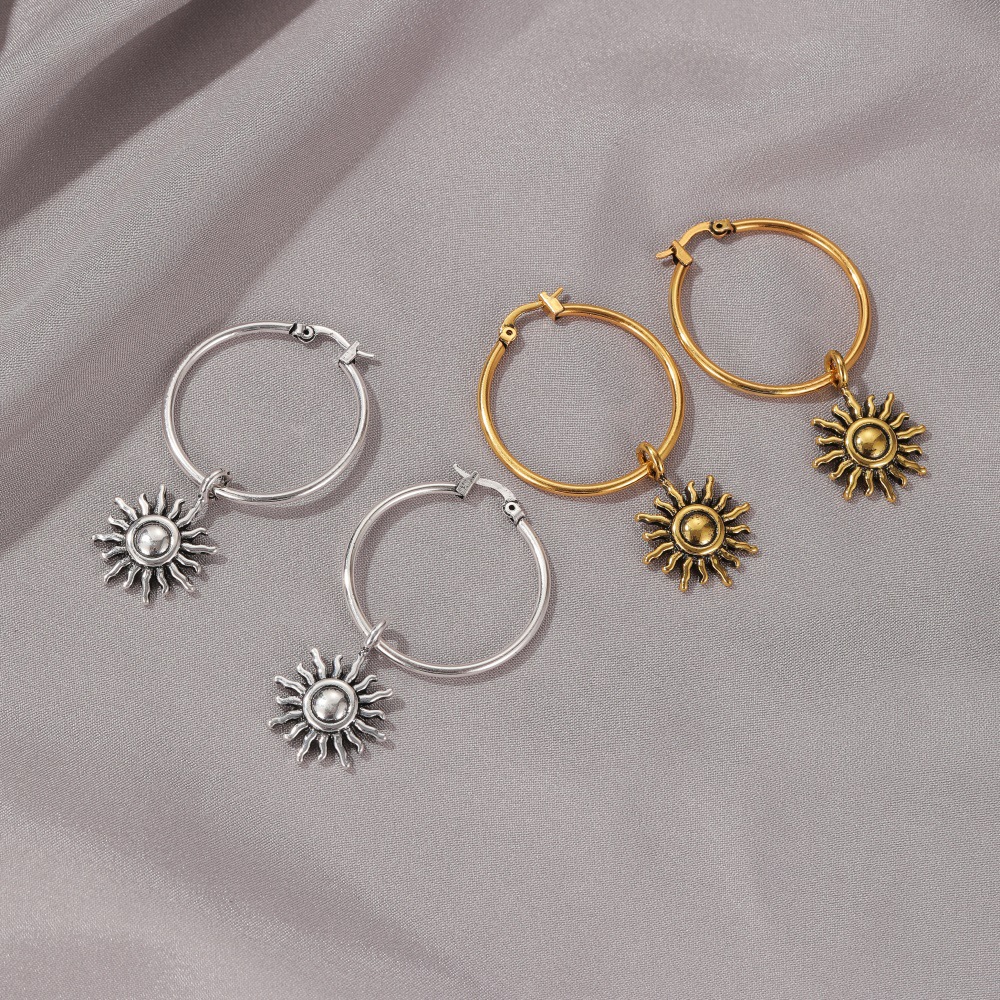 Vente Chaude Rétro Soleil Fleur Personnalité Simple Boucle D&#39;oreille Courte Soleil En Gros display picture 3