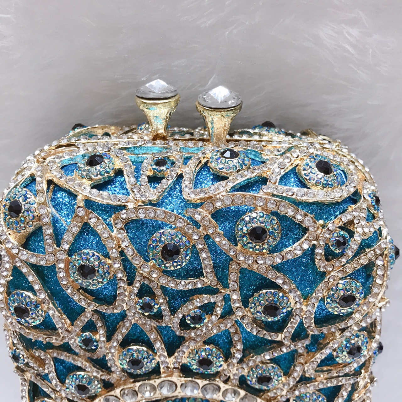 Túi clutch dạ hội đính đá pha lê kim loại rỗng kiểu dọc — Màu xanh lam, Vàng/Xanh đậm AB mắt, Màu bạc, Vàng/Con công xanh AB mắt chi tiết 24