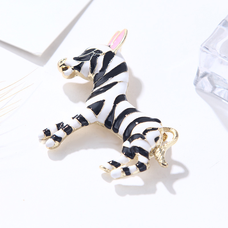 broche de cavalo branco preto estilo antigo feito à mão esmalte gotejamento temperamento moda gotejamento óleo pino broche jóias_voghion.com