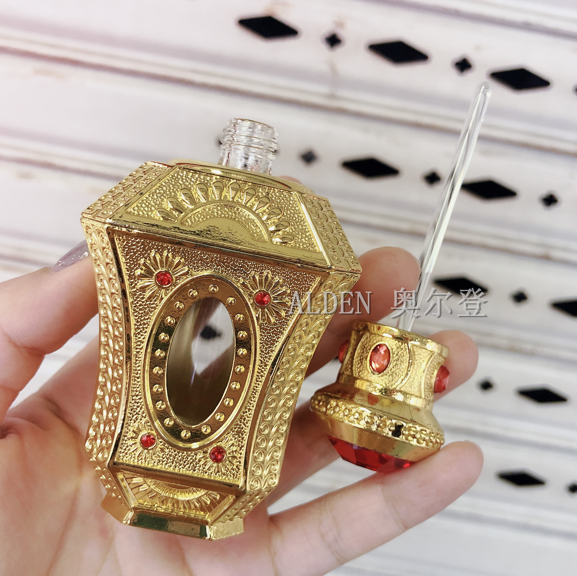 Dubai Black Opium perfume, Arab-style metal essence bottle, Dubai essential oil bottle manufacturer custom-made empty bottles detail image 2