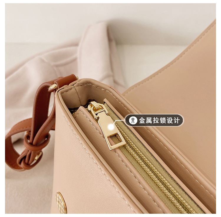 Retro All-match Messenger Shoulder Small Square Bag display picture 27