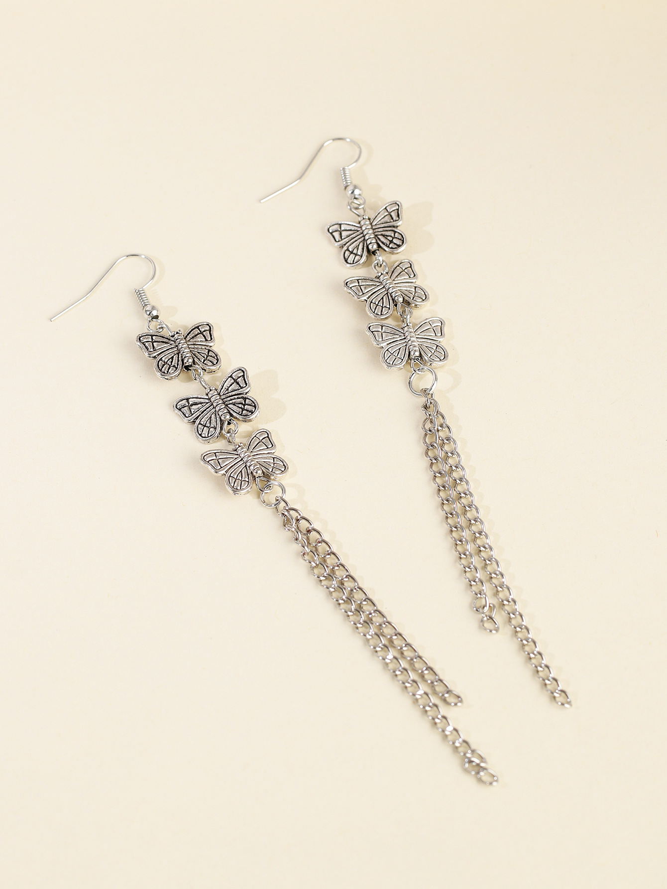 New Retro Ancient Silver Tassel Butterfly Earrings Palace Earrings Simple Wild Ethnic Ear Jewelry Wholesale Nihaojewelry display picture 4