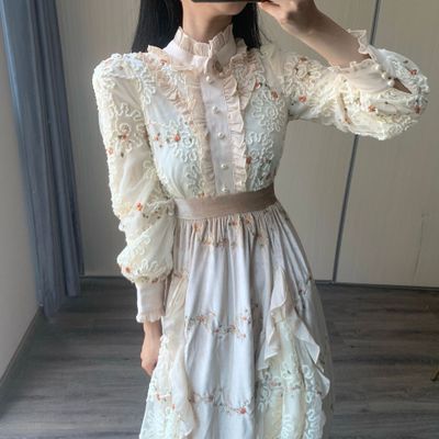 2020/罗拉圆舞曲/重工量感皱褶亮片绣花宫廷风立领丝绒连衣裙秋