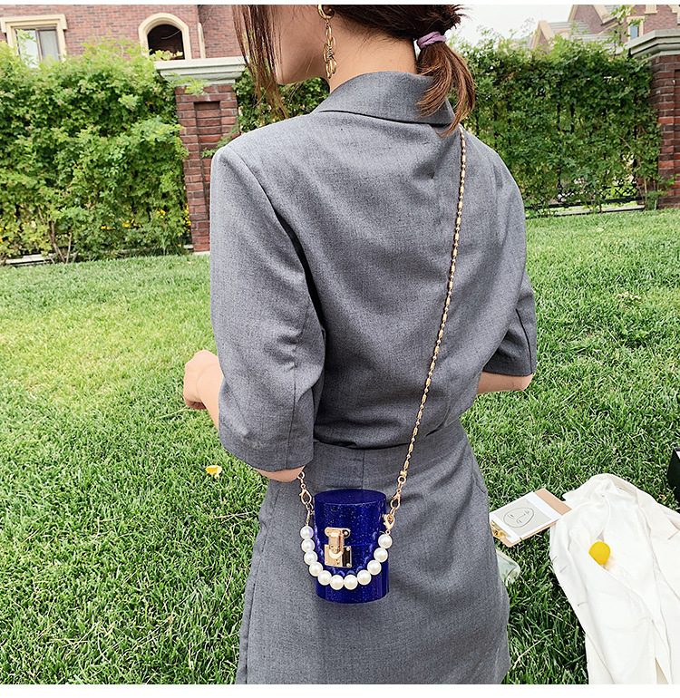 Fashion Korean Lock Pearl Single One-shoulder Women's Messenger Handbag display picture 3
