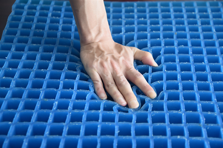 Cool-and-Comfortable-Honeycomb