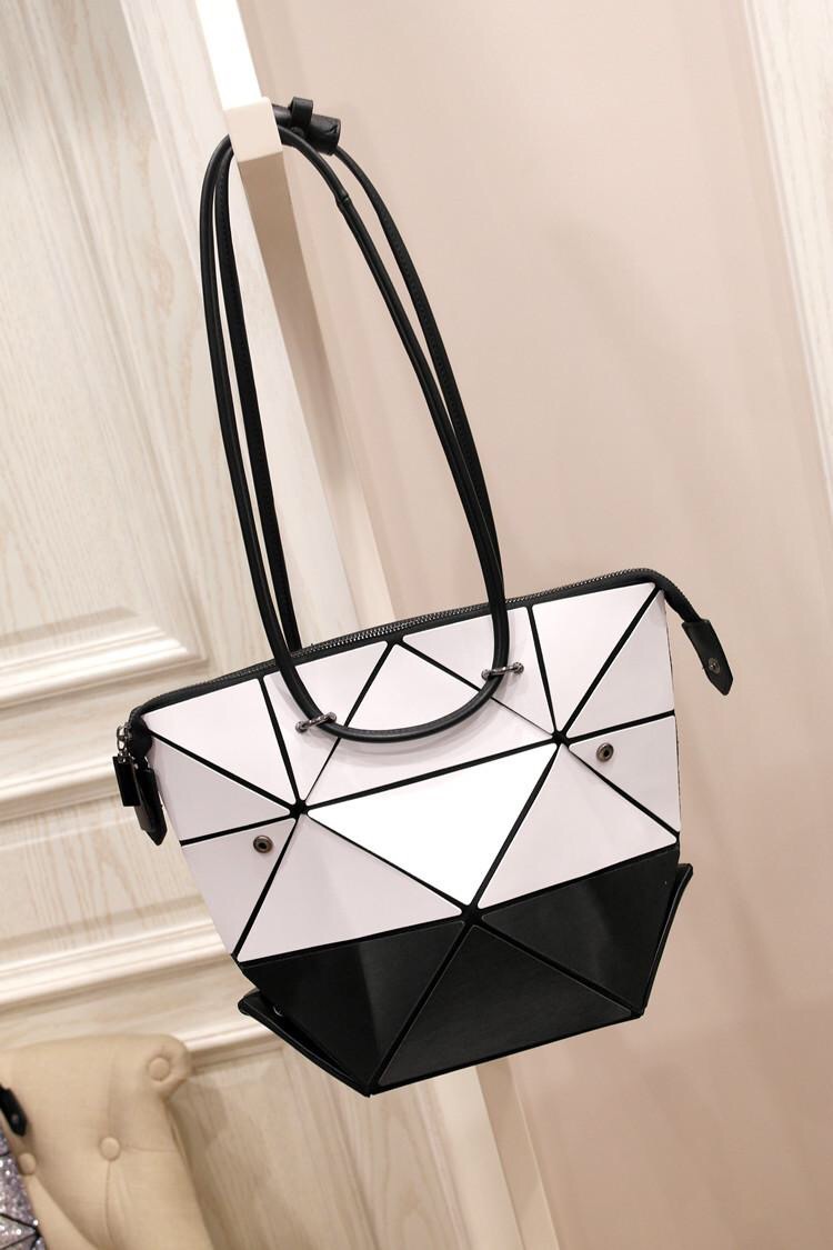 Japanese matte leisure and environmentally friendly handbag with versatile folding four in one deformation bag, patent_voghion.com