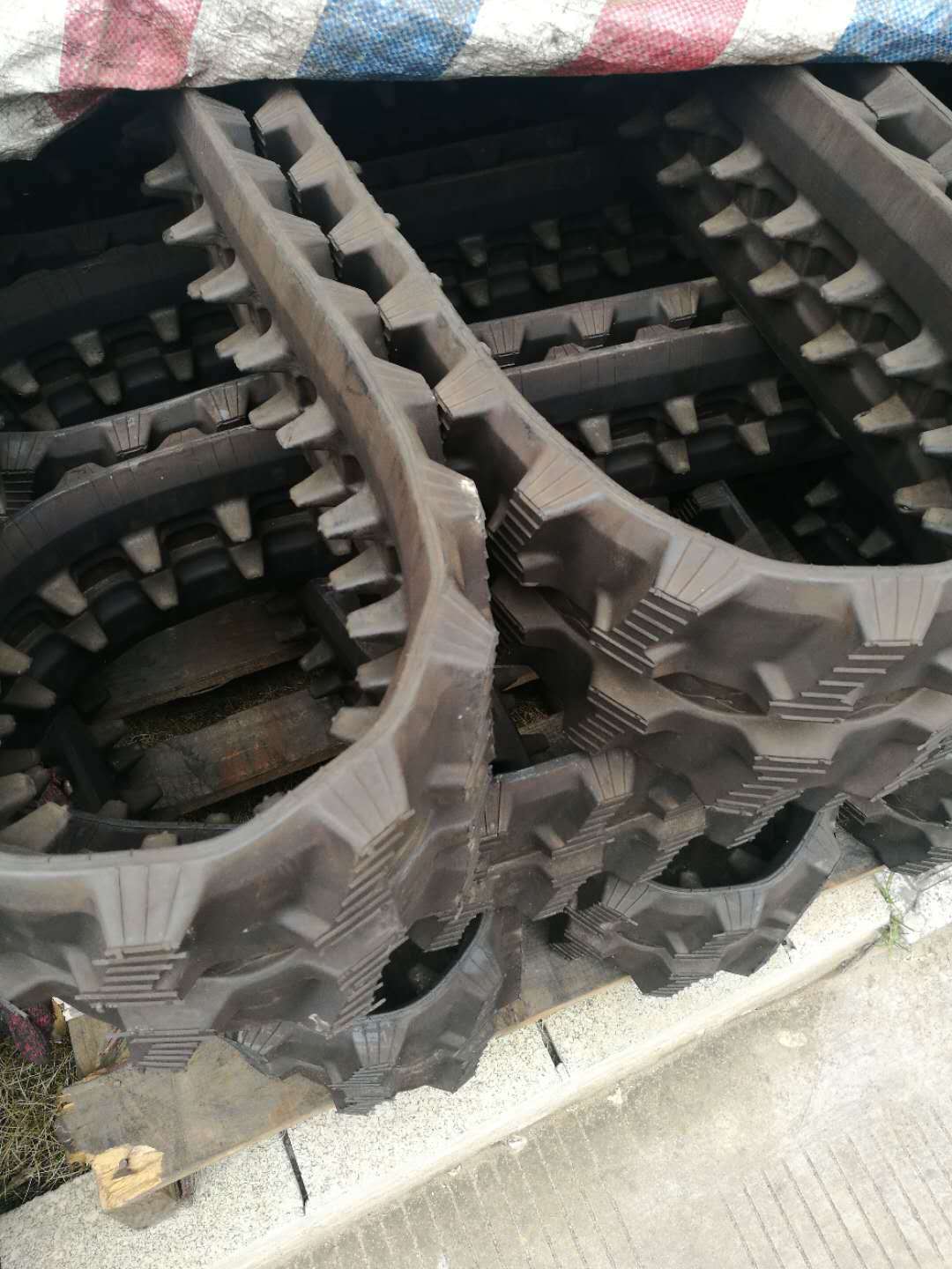 供应150-60-XX橡胶履带