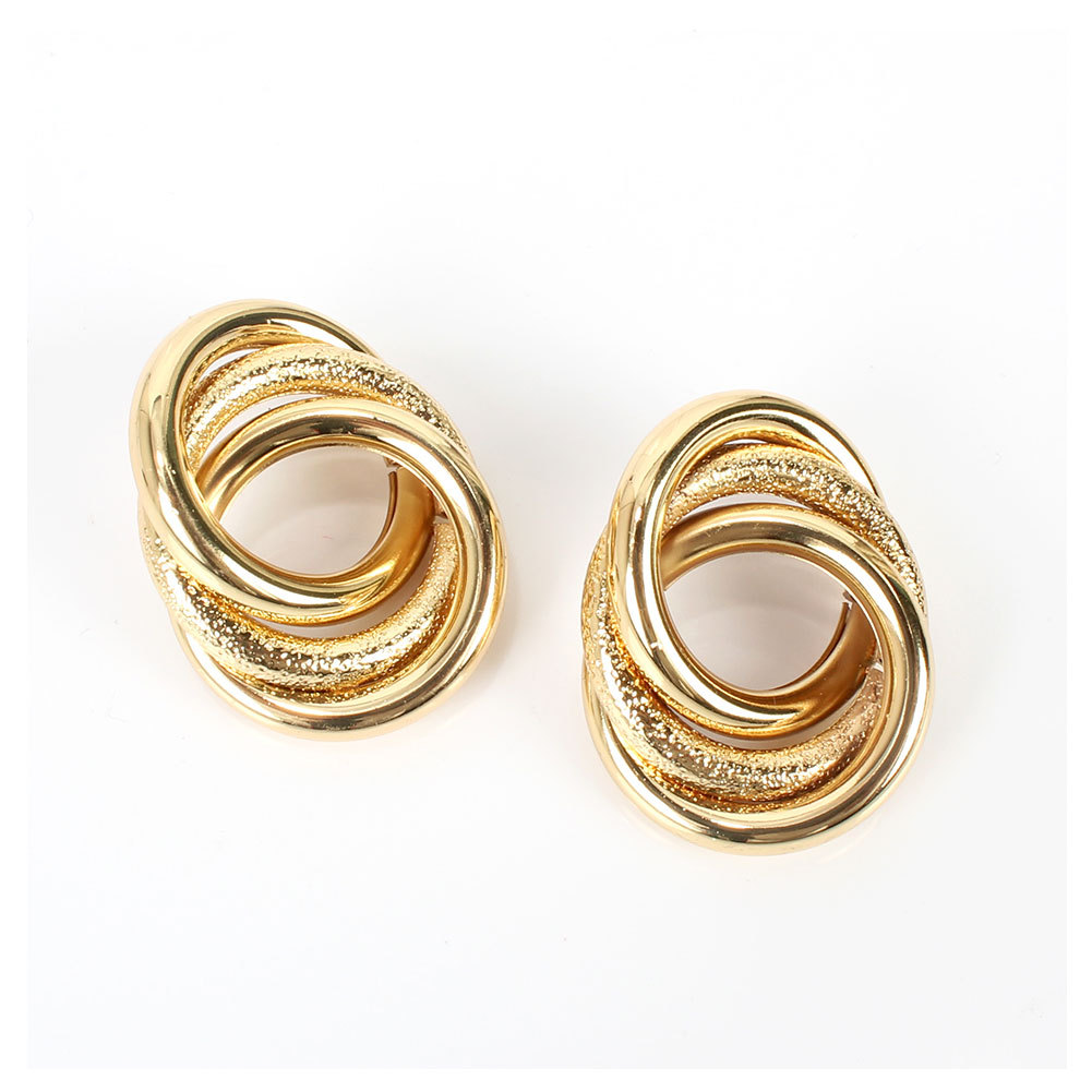 Atmospheric Metal Personality Simple Ring Buckle Hollow Earrings Fashion Earrings Wholesale Nihaojewelry display picture 2