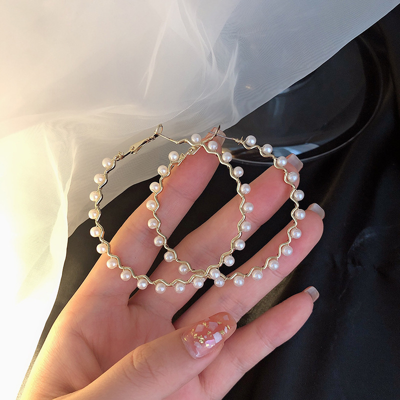 New Fashion Trendy Exaggerated Pearl Hoop Alloy Earrings For Women display picture 2