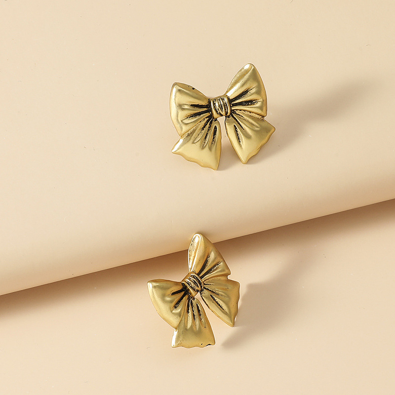 Retro Distressed Metal Bow  Korean Fashion Simple  Earrings display picture 2