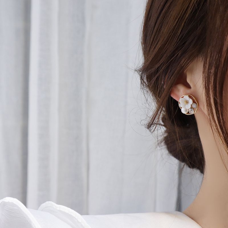 S925 Silver Needle Flower Geometric Round Hollow Diamond Simple Pearl Earrings Wholesale Nihaojewelry display picture 3