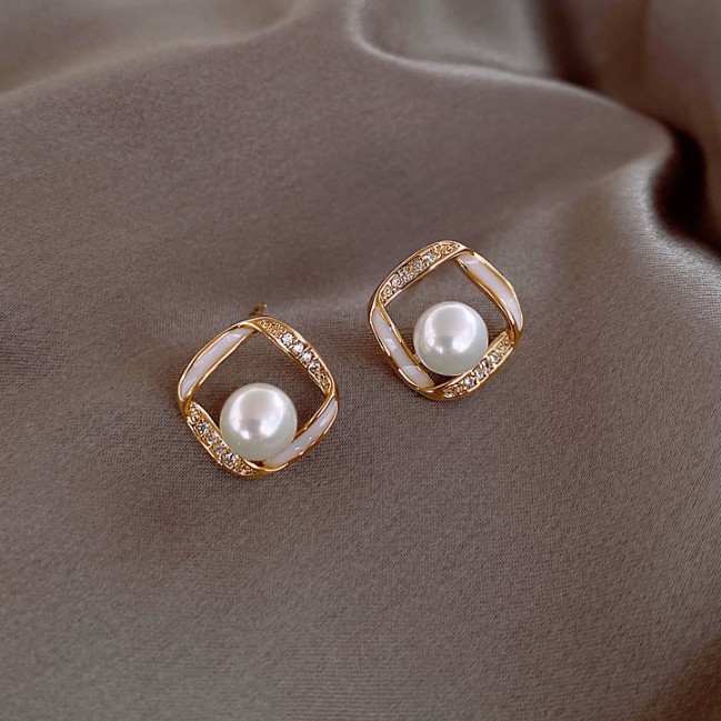 925 Silber Nadel Einfache Perle Neue Trendige Ohrringe display picture 4